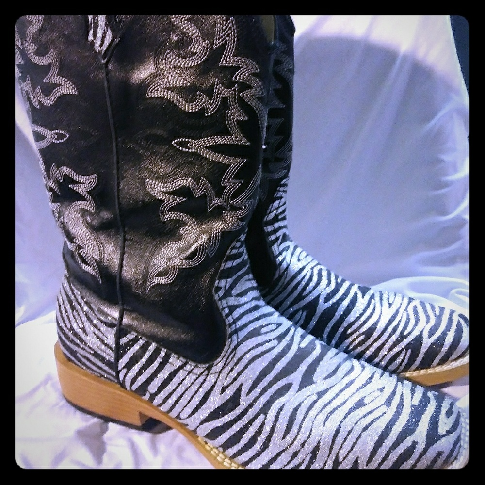 Boots size 9.5